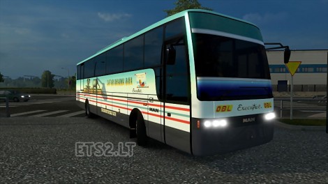 Adiputro-Vanhool-Bus-1