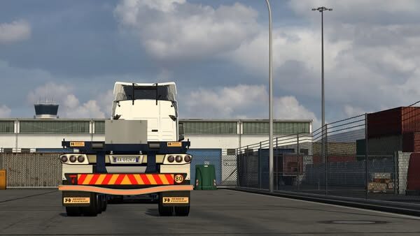 Henred Fruehauf trailer pack and skeletal trailer