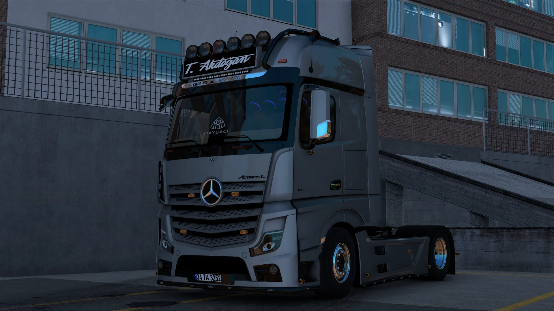 Tanju Akdoğan Actros L Maybach